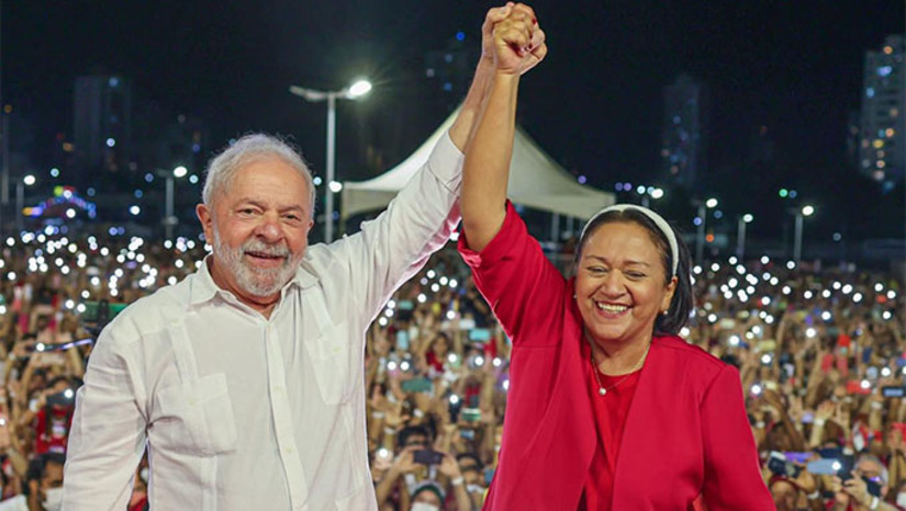 Imagem 1 - O Presidente Lula, em sua passagem por Natal nesta quarta-feira, 16, também deve anunciar recursos para construir 1.500 casas na capital e espera-se que trate também sobre a duplicação da BR 304, no trecho entre Macaíba e a divisa com o Estado do Ceará. O ministro Renan Filho, dos Transportes, está na Comitiva Presidencial que visita a capital do RN. Imagem 1 - O Presidente Lula, em sua passagem por Natal nesta quarta-feira, 16, também deve anunciar recursos para construir 1.500 casas na capital e espera-se que trate também sobre a duplicação da BR 304, no trecho entre Macaíba e a divisa com o Estado do Ceará. O ministro Renan Filho, dos Transportes, está na Comitiva Presidencial que visita a capital do RN.