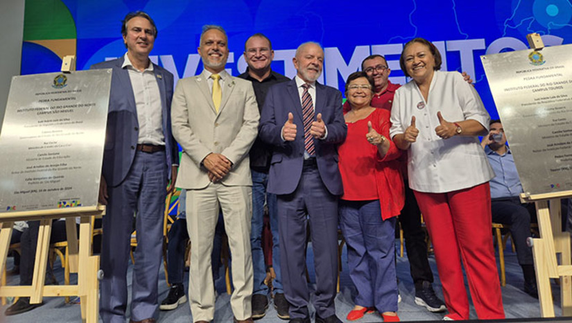 Imagem 1 -  Investimentos foram apresentados pelo ministro Camilo Santana, da Educação, durante visita a Natal nesta quarta-feira, ao lado do presidente Lula. Serão R$ 108 milhões para as universidades federais (IFRN e UFERSA) e R$ 88,6 milhões para o IFRN. Além disso, o estado receberá R$ 450 milhões de aporte do Novo PAC para a educação básica. Isso vai custear creches (R$ 181,9 milhões em 41 municípios); escola de tempo integral (R$ 235,3 milhões em 24 municípios); e ônibus escolares (R$ 32,7 milhões em 69 municípios).   