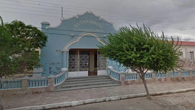 Imagem 1 - MPRN vai apurar infecções em cirurgias em Parelhas; pacientes perderam o globo ocular. As cirurgias de catarata foram realizadas em um mutirão realizado nos dias 27 e 28 de setembro de 2024, na Maternidade Dr. Graciliano Lordão, em Parelhas. Após o mutirão, alguns dos pacientes tiveram infecção bacteriana, o que causou a perda do globo ocular em alguns casos. Como ainda está na fase inicial e para preservar os dados de saúde das vítimas, o inquérito civil corre em sigilo. O inquérito busca apurar as causas e adotar medidas para garantir as devidas responsabilizações, além de garantir a segurança e o bem-estar dos pacientes assistidos na unidade hospitalar. Imagem 1 - MPRN vai apurar infecções em cirurgias em Parelhas; pacientes perderam o globo ocular. As cirurgias de catarata foram realizadas em um mutirão realizado nos dias 27 e 28 de setembro de 2024, na Maternidade Dr. Graciliano Lordão, em Parelhas. Após o mutirão, alguns dos pacientes tiveram infecção bacteriana, o que causou a perda do globo ocular em alguns casos. Como ainda está na fase inicial e para preservar os dados de saúde das vítimas, o inquérito civil corre em sigilo. O inquérito busca apurar as causas e adotar medidas para garantir as devidas responsabilizações, além de garantir a segurança e o bem-estar dos pacientes assistidos na unidade hospitalar.