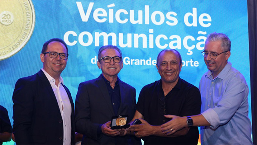 Imagem 1 -  O projeto de distribuição de alimentos já beneficiou mais de 3,2 milhões de pessoas; O evento reuniu empresários doadores, instituições receptoras e representantes de veículos de comunicação, que contribuem com o programa. Na ocasião, receberam comendas de reconhecimento pela contribuição do programa social desenvolvido pela entidade