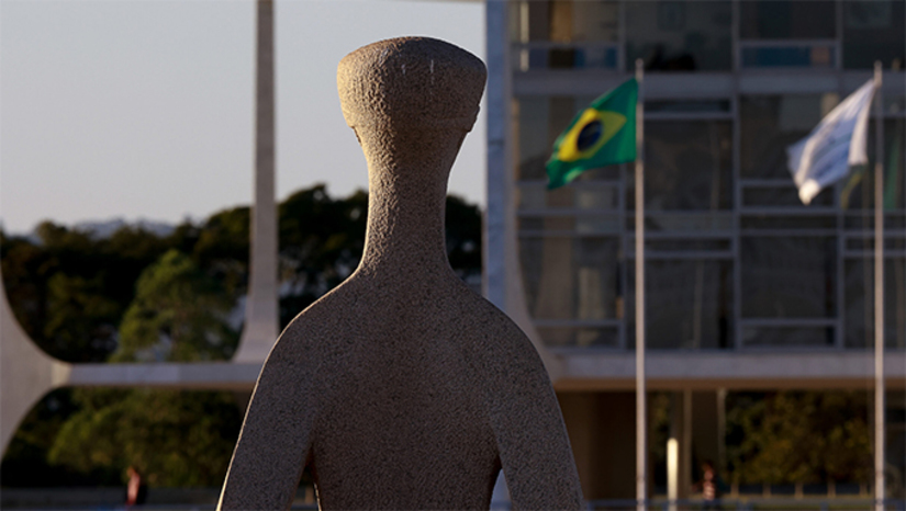 Imagem 1 - STF condena mais 15 envolvidos no 8 de janeiro; réus rejeitaram acordo da PGR. Segundo a denúncia oferecida pela PGR, os 15 réus permaneceram no acampamento montado no Quartel General do Exército, em Brasília, enquanto outro grupo se deslocou para a Praça dos Três Poderes e invadiu e depredou os prédios do Congresso Nacional, do Palácio do Planalto e do STF. Mesmo tendo cometido crimes de menor gravidade, eles rejeitaram o Acordo de Não Persecução Penal PGR para evitar a continuidade da ação penal. Imagem 1 - STF condena mais 15 envolvidos no 8 de janeiro; réus rejeitaram acordo da PGR. Segundo a denúncia oferecida pela PGR, os 15 réus permaneceram no acampamento montado no Quartel General do Exército, em Brasília, enquanto outro grupo se deslocou para a Praça dos Três Poderes e invadiu e depredou os prédios do Congresso Nacional, do Palácio do Planalto e do STF. Mesmo tendo cometido crimes de menor gravidade, eles rejeitaram o Acordo de Não Persecução Penal PGR para evitar a continuidade da ação penal.