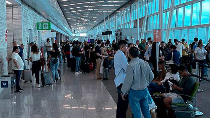 Imagem 1 - Setembro foi o melhor mês registrado dos últimos 10 anos para o turismo do RN. Além do aumento da oferta de assentos em 12,3%, foram 26 mil passageiros a mais em comparação ao mesmo mês do ano passado, o que representa um acréscimo de 15,6%. Os dados são da Agência Nacional de Aviação Civil (ANAC). “A consolidação do crescimento de setembro, que já estava sinalizado em estudos da inteligência interna e do Aeroporto de Natal, contribui para a perspectiva de uma das melhores altas temporadas dos últimos anos”, disse o diretor-presidente da Emprotur, Raoni Fernandes. Imagem 1 - Setembro foi o melhor mês registrado dos últimos 10 anos para o turismo do RN. Além do aumento da oferta de assentos em 12,3%, foram 26 mil passageiros a mais em comparação ao mesmo mês do ano passado, o que representa um acréscimo de 15,6%. Os dados são da Agência Nacional de Aviação Civil (ANAC). “A consolidação do crescimento de setembro, que já estava sinalizado em estudos da inteligência interna e do Aeroporto de Natal, contribui para a perspectiva de uma das melhores altas temporadas dos últimos anos”, disse o diretor-presidente da Emprotur, Raoni Fernandes.