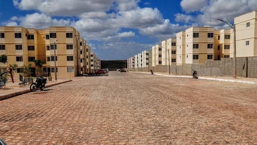Imagem 1 - Os beneficiários deverão comparecer com documento de identificação com foto com no máximo 1 (um) acompanhante e, caso seja enviado um representante, este deve ter em mãos uma procuração. As vistorias dos imóveis, entre os dias 28 de outubro e 1º de novembro no residencial Mossoró III localizado na rua Isaura Rosado, bairro Alto da Bela Vista. Imagem 1 - Os beneficiários deverão comparecer com documento de identificação com foto com no máximo 1 (um) acompanhante e, caso seja enviado um representante, este deve ter em mãos uma procuração. As vistorias dos imóveis, entre os dias 28 de outubro e 1º de novembro no residencial Mossoró III localizado na rua Isaura Rosado, bairro Alto da Bela Vista.