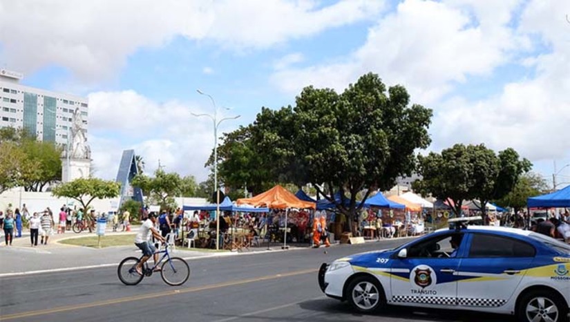 Imagem 1 - O cadastramento dos pretensos autorizatários e credenciamento/emissão das autorizações começou nesta quinta- feira (24), das 14h às 17h. E amanhã (25), das 8h às 12h e das 14h às 17h, no auditório da Biblioteca Municipal Ney Pontes Duarte. O cadastro também pode ser feito de forma virtual através do link disponibilizado no site da prefeitura. Interessados deverão apresentar: RG e CPF (ou CNH), se pessoa física, e CNPJ, se pessoa jurídica; comprovante de residência emitido há até 90 dias (para pessoas físicas); foto do trailer/food truck, em caso de utilização de trailer/food truck. Após o decurso dos prazos, sendo constatada a existência de vagas remanescentes caberá à Secretaria Municipal de Urbanismo, Meio Ambiente e Serviços Urbanos realizar nova convocação. Imagem 1 - O cadastramento dos pretensos autorizatários e credenciamento/emissão das autorizações começou nesta quinta- feira (24), das 14h às 17h. E amanhã (25), das 8h às 12h e das 14h às 17h, no auditório da Biblioteca Municipal Ney Pontes Duarte. O cadastro também pode ser feito de forma virtual através do link disponibilizado no site da prefeitura. Interessados deverão apresentar: RG e CPF (ou CNH), se pessoa física, e CNPJ, se pessoa jurídica; comprovante de residência emitido há até 90 dias (para pessoas físicas); foto do trailer/food truck, em caso de utilização de trailer/food truck. Após o decurso dos prazos, sendo constatada a existência de vagas remanescentes caberá à Secretaria Municipal de Urbanismo, Meio Ambiente e Serviços Urbanos realizar nova convocação.