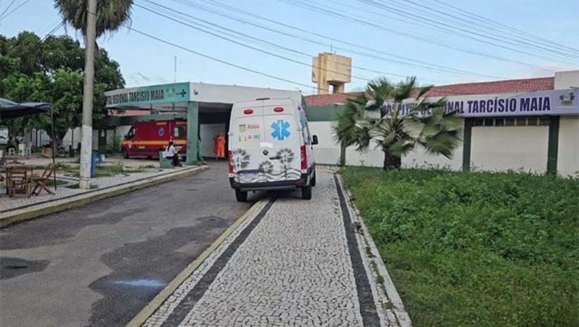 Imagem 1 - Em contato com a empresa de Serviço de Assistência Médica e Ambulatorial (SAMA), o Portal Mossoró Hoje foi informado que a Sesap garantiu que pagará o mês de maio nesta sexta (25) e o mês de junho até o próximo dia 10 de novembro. A proposta foi repassada ao SINMED e o sindicato garantiu que não haverá suspensão dos serviços se a proposta for cumprida. Em nota a Sesap informou que as escalas de trabalho da unidade seguirão normais, sendo cancelada a paralisação marcada para este sábado (26). Imagem 1 - Em contato com a empresa de Serviço de Assistência Médica e Ambulatorial (SAMA), o Portal Mossoró Hoje foi informado que a Sesap garantiu que pagará o mês de maio nesta sexta (25) e o mês de junho até o próximo dia 10 de novembro. A proposta foi repassada ao SINMED e o sindicato garantiu que não haverá suspensão dos serviços se a proposta for cumprida. Em nota a Sesap informou que as escalas de trabalho da unidade seguirão normais, sendo cancelada a paralisação marcada para este sábado (26).