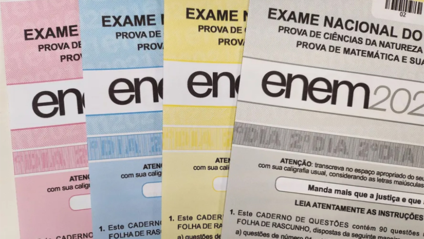 Imagem 1 - Operação Enem 2024 contará com mais de 500 mil colaboradores em todo o país. As provas do Exame Nacional do Ensino Médio 2024 começam a ser aplicadas neste domingo (3). Com uma logística complexa, que envolve cerca de meio milhão de pessoas, o Enem começa a ser preparado antes mesmo do fim da edição anterior. O processo inclui a elaboração das questões; a montagem da prova; a impressão, a distribuição e o armazenamento dos cadernos de questões; o ensalamento dos participantes; e a aplicação das provas; veja mais sobre a operação. Imagem 1 - Operação Enem 2024 contará com mais de 500 mil colaboradores em todo o país. As provas do Exame Nacional do Ensino Médio 2024 começam a ser aplicadas neste domingo (3). Com uma logística complexa, que envolve cerca de meio milhão de pessoas, o Enem começa a ser preparado antes mesmo do fim da edição anterior. O processo inclui a elaboração das questões; a montagem da prova; a impressão, a distribuição e o armazenamento dos cadernos de questões; o ensalamento dos participantes; e a aplicação das provas; veja mais sobre a operação.