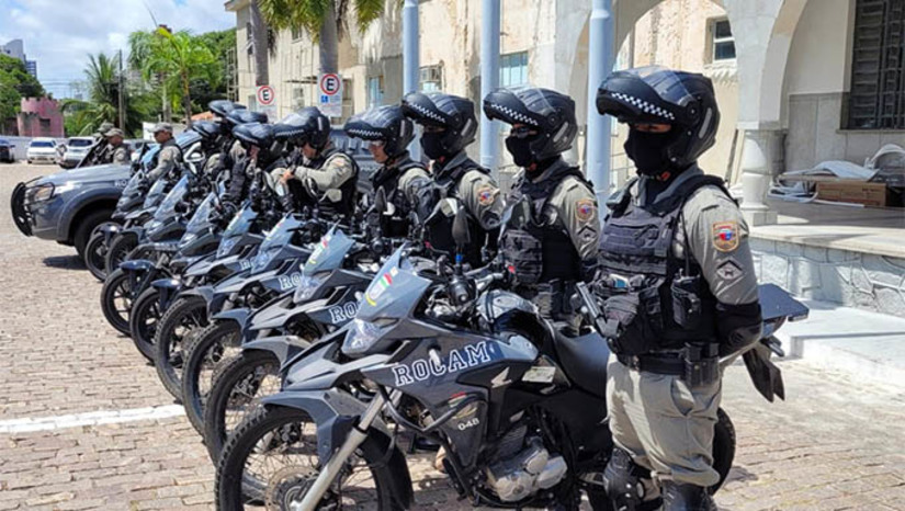 Imagem 1 -  “Seguimos empregando todos os esforços em busca de menos violência e mais segurança para os potiguares”. O secretário da Segurança Pública e da Defesa Social, coronel Francisco Araújo Silva, destacou a redução da média diária de assassinatos no Rio Grande do Norte. Em seis anos, as forças de segurança conseguiram reduzir em mais da metade a média de casos ocorridos por dia, passando de quase sete casos em 2017 (ano considerado o mais violento da série histórica), para dois em 2024.