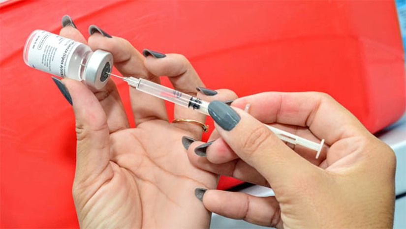 Imagem 1 -  Sete UBSs vão funcionar no sábado (9) para reforçar o esquema de vacinas de rotina dos mossoroenses. A proposta da Secretaria de Saúde de Mossoró visa a atualização do esquema vacinal. Por isso, é importante que ao buscar uma UBS o usuário leve o cartão de vacinas para conferência da sua situação, observando a faixa etária e o imunizante, conforme preconizado pelo Ministério da Saúde.