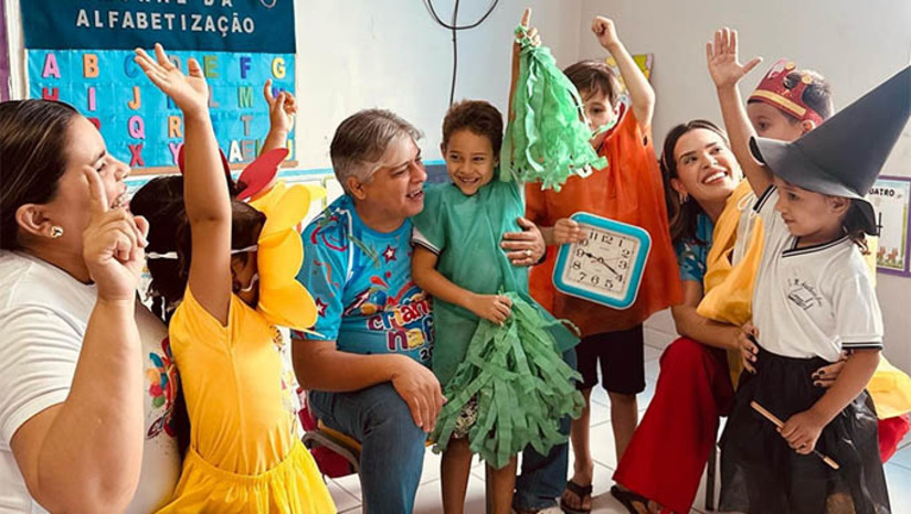 Imagem 1 - Dr. Artur Vale dá o primeiro Selo Unicef a Governador Dix-Sept Rosado. O resultado foi anunciado nessa quarta-feira (06). A conquista é um reconhecimento ao trabalho voltado para crianças e adolescentes na gestão do prefeito reeleito Dr. Artur Vale nos últimos quatro anos. “Esse reconhecimento é mais uma prova de que nossa cidade está avançando no cuidado com nossas crianças e adolescentes, garantindo mais direitos e oportunidades para todos.”, ressaltou o prefeito. Imagem 1 - Dr. Artur Vale dá o primeiro Selo Unicef a Governador Dix-Sept Rosado. O resultado foi anunciado nessa quarta-feira (06). A conquista é um reconhecimento ao trabalho voltado para crianças e adolescentes na gestão do prefeito reeleito Dr. Artur Vale nos últimos quatro anos. “Esse reconhecimento é mais uma prova de que nossa cidade está avançando no cuidado com nossas crianças e adolescentes, garantindo mais direitos e oportunidades para todos.”, ressaltou o prefeito.