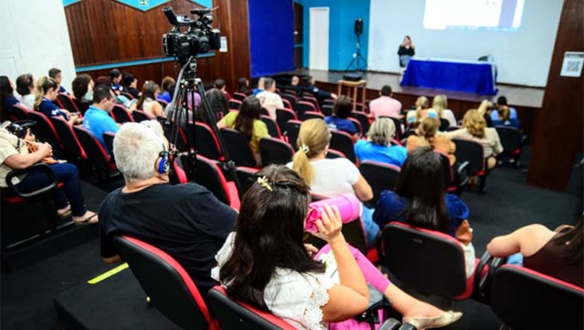 Imagem 1 -  O comitê é parte integrante do sistema municipal de política sobre drogas. Um comitê composto por servidores públicos de diversas secretarias municipais, a exemplo de Saúde, Educação, Segurança, Assistência Social e Governo. Membros designados na portaria nº 627, publicada no Diário Oficial de Mossoró (DOM), de 26 de setembro de 2024. Representantes de instituições parceiras, como o Ministério Público do Rio Grande do Norte (MPRN), também participaram do lançamento Comitê Gestor Municipal de Políticas sobre Drogas. As discussões giram em torno de medidas da prevenção e combate ao uso de drogas, num trabalho integrado com secretarias municipais, por meio dos equipamentos públicos. 