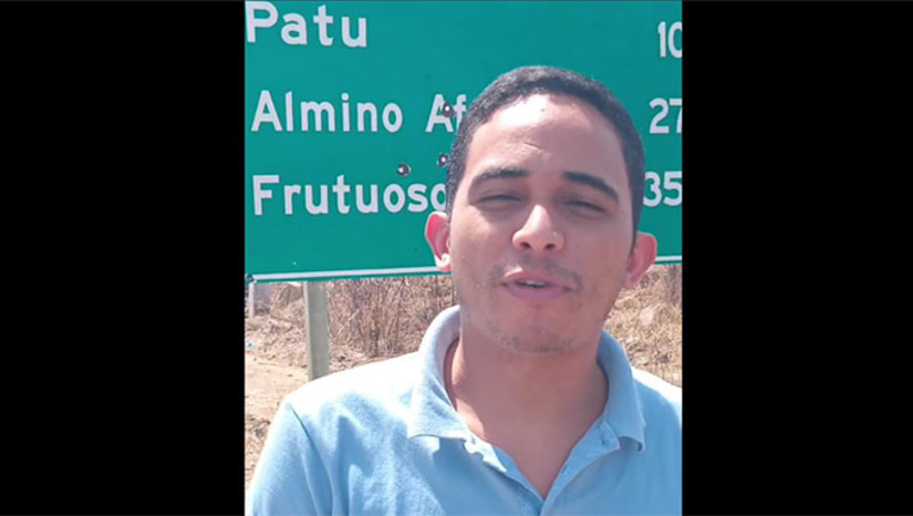 Imagem 1 - Érik Sosthennys é um dos 8 investigados na Operação Queda do Império realizada no dia 16 de outubro passado em Patu e municípios vizinhos para combater tráfico de drogas. Ele se apresentou a Policia neste sábado e assegurou que é inocente, assim como também o irmão Ataíde Fernandes, que já está preso desde o dia da operação. O advogado de defesa disse que no processo não existe absolutamente nada que os implique como traficantes e vai pedir que a Justiça os coloque em liberdade. Imagem 1 - Érik Sosthennys é um dos 8 investigados na Operação Queda do Império realizada no dia 16 de outubro passado em Patu e municípios vizinhos para combater tráfico de drogas. Ele se apresentou a Policia neste sábado e assegurou que é inocente, assim como também o irmão Ataíde Fernandes, que já está preso desde o dia da operação. O advogado de defesa disse que no processo não existe absolutamente nada que os implique como traficantes e vai pedir que a Justiça os coloque em liberdade.