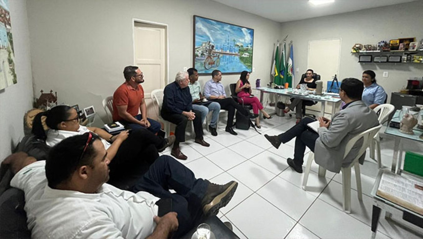 Imagem 1 -  O projeto da 1ª usina piloto de H2V (hidrogênio verde) do Rio Grande do Norte foi apresentado na quarta-feira (13/11) durante reunião com a prefeita Divanise Oliveira, de Baraúna-RN. A iniciativa, que conta com o apoio do Centro de Estratégias em Recursos Naturais e Energia (CERNE), será implementada na fábrica de cimentos da empresa Mizu.