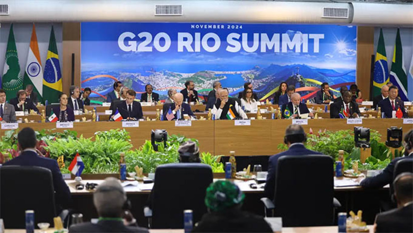   “Não é preciso esperar uma nova guerra mundial ou um colapso econômico para promover transformações”. O Presidente Luiz Inácio Lula da Silva abriu a segunda sessão da Cúpula de Líderes do G20, nesta segunda-feira (18). Dizendo que a ordem vigente desde o fim da Segunda Guerra Mundial e o neoliberalismo não deram certo, Lula defendeu a reforma das instituições internacionais que amplie o peso dos países em desenvolvimento e subdesenvolvidos. A reforma da governança internacional é um dos eixos da presidência do Brasil no G20 (grupo das 19 maiores economias do planeta, mais União Europeia e União Africana).