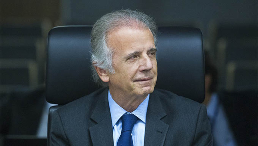 Imagem 1 - Ministro da Defesa, José Múcio teve duas reuniões com Lula da Silva em uma semana. A pauta foi o polêmico corte de gastos nas contas (e projetos) dos militares. Mas há quem aponte que Múcio está a poucos meses de deixar o cargo. As declarações do ministro sobre ingerência ideológica na recusa de contratação de empresa israelense o deixaram com a corda no pescoço. Múcio é da cota pessoal de Lula. Imagem 1 - Ministro da Defesa, José Múcio teve duas reuniões com Lula da Silva em uma semana. A pauta foi o polêmico corte de gastos nas contas (e projetos) dos militares. Mas há quem aponte que Múcio está a poucos meses de deixar o cargo. As declarações do ministro sobre ingerência ideológica na recusa de contratação de empresa israelense o deixaram com a corda no pescoço. Múcio é da cota pessoal de Lula.