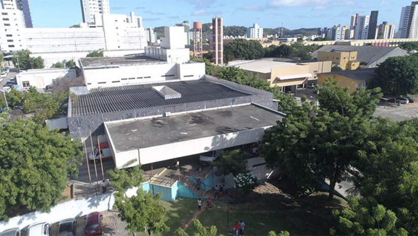 Imagem 1 -  Saúde do RN anuncia conjunto de medidas para enfrentar a superlotação no Walfredo Gurgel. As ações foram divulgadas nesta segunda-feira (18). As medidas anunciadas pelo Governo do Rio Grande do Norte estão centradas em três eixos: a criação de um grupo gestor, liderado pela secretária adjunta da Sesap, para otimizar o fluxo de pacientes e reduzir o tempo de permanência no Walfredo e demais hospitais da região metropolitana; a aceleração das obras do segundo andar, com previsão de entrega até 30 de novembro, permitindo a abertura de 39 novos leitos; e a articulação com o Ministério Público e a Justiça para para ampliar leitos em outras unidades, como os hospitais Alfredo Mesquita, em Macaíba, e João Machado, em Natal, garantindo um atendimento mais eficiente e direcionado.