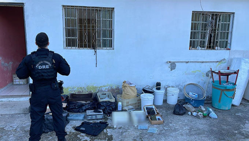 Imagem 1 -  FICCO/RN combate organização criminosa envolvida no tráfico interestadual de drogas. Segundo a PF, o grupo atuava nos estados do Rio Grande do Norte, Pernambuco e São Paulo e também mantinha uma complexa rede de lavagem de dinheiro, utilizando pessoas físicas e empresas fictícias para movimentar recursos financeiros e ocultar a identidade dos verdadeiros proprietários. A ação da organização criminosa está sendo investigada por meio da Operação PÉLAGOS II, deflagrada nesta terça-feira (11). Durante a investigação, foram identificados e presos ao menos cinco foragidos que usavam documentos falsos para evitar a aplicação da lei penal.