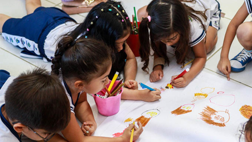 Imagem 1 - Mossoró é premiada com Medalha Professora Justina Iva de Educação. O anúncio aconteceu nesta quarta-feira (20). A gestão foi reconhecida na categoria “Projetos Exitosos na Educação Infantil”, por meio da III Semana de Arte e Cultura na Educação Infantil (SACEI), que este ano aborda o tema “Diversidade e valorização cultural: na palma da mão, na ponta do pé”. “A conquista da medalha Justina Iva no Dia da Consciência Negra é muito significativa, pois trata-se de um projeto cujo foco é a promoção da educação antirracista e da cultura dos povos indígenas na Educação Infantil”, destacou a diretora de Planejamento e Gestão Educacional da SME, Gilneide Lobo. Imagem 1 - Mossoró é premiada com Medalha Professora Justina Iva de Educação. O anúncio aconteceu nesta quarta-feira (20). A gestão foi reconhecida na categoria “Projetos Exitosos na Educação Infantil”, por meio da III Semana de Arte e Cultura na Educação Infantil (SACEI), que este ano aborda o tema “Diversidade e valorização cultural: na palma da mão, na ponta do pé”. “A conquista da medalha Justina Iva no Dia da Consciência Negra é muito significativa, pois trata-se de um projeto cujo foco é a promoção da educação antirracista e da cultura dos povos indígenas na Educação Infantil”, destacou a diretora de Planejamento e Gestão Educacional da SME, Gilneide Lobo.