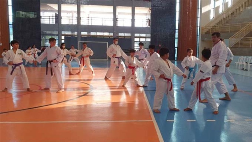 Imagem 1 - O evento promovido pela Prefeitura de Mossoró visa estimular e dar visibilidade às artes marciais no município. As apresentações contarão com centenas de praticantes, representando mais de 30 instituições que atuam em Mossoró. A entrada ao público é franca. A abertura do festival acontece às 18h30, com demonstração do Krav Maga, uma técnica de defesa pessoal desenvolvida em Israel e que se traduz no combate corpo a corpo. Imagem 1 - O evento promovido pela Prefeitura de Mossoró visa estimular e dar visibilidade às artes marciais no município. As apresentações contarão com centenas de praticantes, representando mais de 30 instituições que atuam em Mossoró. A entrada ao público é franca. A abertura do festival acontece às 18h30, com demonstração do Krav Maga, uma técnica de defesa pessoal desenvolvida em Israel e que se traduz no combate corpo a corpo.