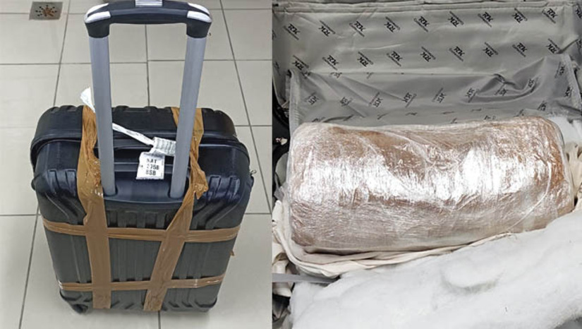 Imagem 1 -  Padeiro é preso pela PF com 8,51 kg de entorpecentes no Aeroporto de Natal. A prisão do suspeito, um homem de 21 anos, natural de Manaus (AM), aconteceu nesta quinta-feira (21). Ele foi detido no momento em que desembarcava de um voo proveniente da capital amazonense. Durante a abordagem, os policiais solicitaram a abertura da mala do jovem, momento em que foram encontrados nove tabletes de maconha, que pesaram 8,51 kg, dissimulados entre peças de roupas. Imediatamente, ele recebeu voz de prisão e seguiu encaminhado, sob escolta policial, para a sede da PF, onde foi autuado.