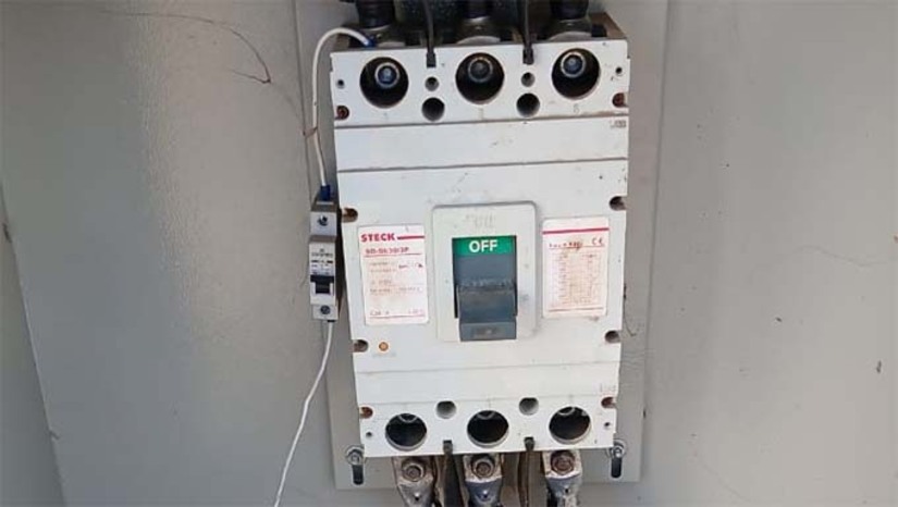 Imagem 1 - A Companhia de Águas e Esgotos do Rio Grande do Norte (CAERN) informa que devido ao furto de equipamentos elétricos das Estações de Bombeamento 3 e 4 da Adutora Jerônimo Rosado, ficam sem abastecimento as comunidades rurais Maracanaú, Cordão de Sombra 1 e 2, Mulugunzinho e Favela. Em Serra do Mel, estão desabastecidas as vilas Guanabara, Paraná e São Paulo. Ainda segundo a Caern, em razão da gravidade da situação, o serviço de recuperação das estações deve durar uma semana, sendo concluído na quarta-feira (4). Imagem 1 - A Companhia de Águas e Esgotos do Rio Grande do Norte (CAERN) informa que devido ao furto de equipamentos elétricos das Estações de Bombeamento 3 e 4 da Adutora Jerônimo Rosado, ficam sem abastecimento as comunidades rurais Maracanaú, Cordão de Sombra 1 e 2, Mulugunzinho e Favela. Em Serra do Mel, estão desabastecidas as vilas Guanabara, Paraná e São Paulo. Ainda segundo a Caern, em razão da gravidade da situação, o serviço de recuperação das estações deve durar uma semana, sendo concluído na quarta-feira (4).