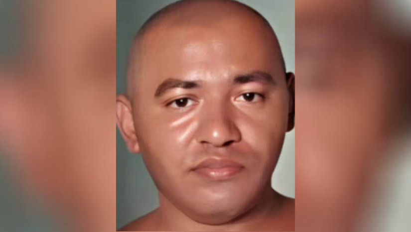 Imagem 1 - Segundo informações da Polícia Militar, a vítima, identificada como Sezui Felix Carneiro, de 36 anos, estava dormindo, no início da madrugada desta terça-feira (3), quando a casa dele, localizada no bairro Riacho do Meio, foi invadida por suspeitos armados. A PM foi acionada por populares que foram acordados pelo barulho dos disparos. A vítima foi encontrada já sem vida, dentro de um quarto. Imagem 1 - Segundo informações da Polícia Militar, a vítima, identificada como Sezui Felix Carneiro, de 36 anos, estava dormindo, no início da madrugada desta terça-feira (3), quando a casa dele, localizada no bairro Riacho do Meio, foi invadida por suspeitos armados. A PM foi acionada por populares que foram acordados pelo barulho dos disparos. A vítima foi encontrada já sem vida, dentro de um quarto.