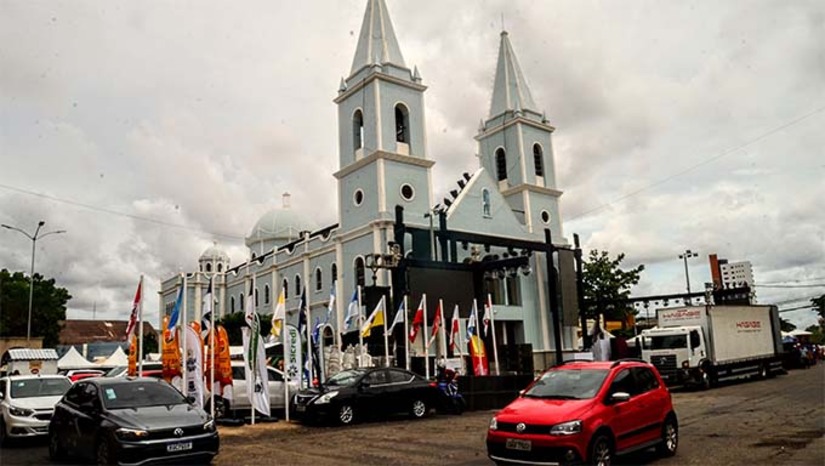 Imagem 1 - As intervenções começam a partir das 14h e se intensificam até o final da noite, visando garantir maior segurança e fluidez ao público presente. O show de padre Fábio de Melo ocorrerá por volta das 22h, no adro da Catedral de Santa Luzia. Estarão interditadas as ruas: Almino Afonso com Dix-sept Rosado; Rua 30 de Setembro (ao lado do Banco do Brasil); Idalino de Oliveira com Santos Dumont; Santos Dumont com Francisco Peregrino e Meira e Sá (atrás do Mercado Central). Imagem 1 - As intervenções começam a partir das 14h e se intensificam até o final da noite, visando garantir maior segurança e fluidez ao público presente. O show de padre Fábio de Melo ocorrerá por volta das 22h, no adro da Catedral de Santa Luzia. Estarão interditadas as ruas: Almino Afonso com Dix-sept Rosado; Rua 30 de Setembro (ao lado do Banco do Brasil); Idalino de Oliveira com Santos Dumont; Santos Dumont com Francisco Peregrino e Meira e Sá (atrás do Mercado Central).