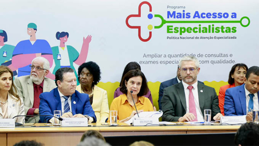 Imagem 1 -  RN recebe R$ 1,2 milhão para avançar no Programa Mais Acesso a Especialistas. A iniciativa, do Ministério da Saúde, marca a modernização do Sistema Único de Saúde (SUS) com foco na redução de filas, maior eficiência no atendimento e integração entre as atenções primária e especializada. O PMAE traz inovações como a incorporação de um modelo de remuneração baseado no cuidado integral, que prioriza o paciente. Para isso, estão sendo investidos, em todo o país, R$ 2,4 bilhões nas áreas de oncologia, cardiologia, oftalmologia, otorrinolaringologia e ortopedia. 