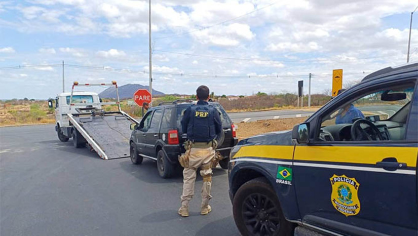 Imagem 1 -  De janeiro a outubro de 2024, número de infrações por excesso de velocidade mais que dobrou. Nesta quarta-feira (18) a Polícia Rodoviária Federal realizou o lançamento da Operação Rodovida 2024/2025, com o tema “Desacelere. Seu bem maior é a vida”. A operação tem como objetivo tornar o trânsito nas rodovias de todo o país mais seguro, reunindo esforços de diversas instituições que compõem o Sistema Nacional de Trânsito (SNT). Até o encerramento da ação, previsto para 9 de março de 2025, após o Carnaval, serão intensificados os trabalhos de fiscalização e conscientização dos motoristas em todo o Brasil.