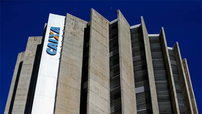 Imagem 1 -  Veja como fica o funcionamento dos bancos neste fim de ano e programe-se com a contas. Segundo a Febraban, não haverá expediente bancário e as instituições financeiras não abrem para atendimento presencial ao público nesta quarta-feira (25) e nem nos dias 31 de dezembro e 1º de janeiro. As compensações bancárias também não serão efetivadas nessas datas. Somente o PIX poderá ser feito normalmente. Devido a isto, a população precisa ficar atenta às contas e impostos que possuem vencimentos nestas datas, para evitar pagamento de multas e juros. 