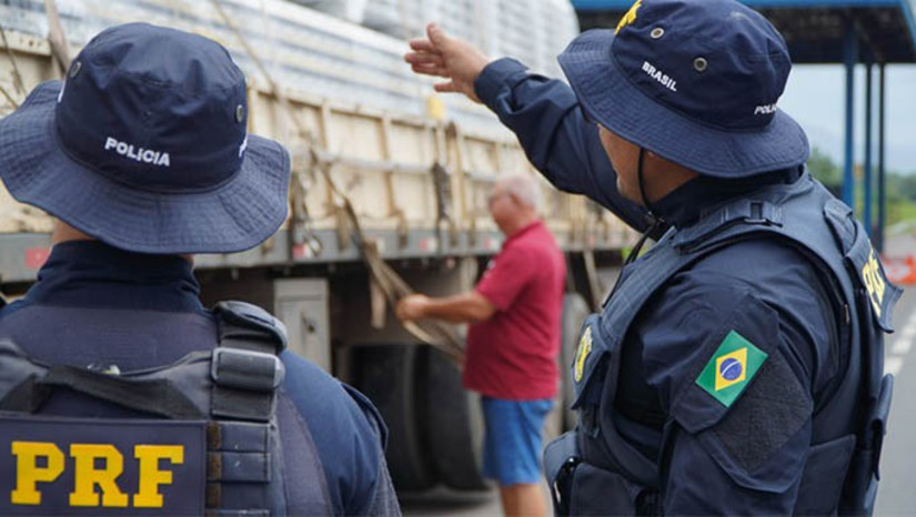 Imagem 1 -  RODOVIDA: PRF divulga balanço da Operação Natal 2024 em todo o país. A Operação Natal 2024 foi iniciada à meia noite da última sexta-feira (20). Durante os seis dias, em todo o país, as equipes registraram 6.531 infrações desta natureza. Além das ultrapassagens indevidas, os comandos de fiscalização realizados em pontos críticos buscavam coibir atitudes equivocadas que representam riscos à segurança viária.