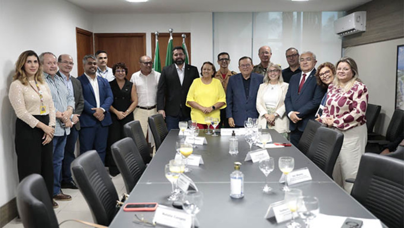 Imagem 1 - Hub dos Correios no RN deverá entrar em operação no primeiro semestre de 2025. O anúncio foi feito nesta quinta-feira (26), pelo presidente da estatal, Fabiano Silva dos Santos, durante reunião com a governadora Fátima Bezerra. Uma área de 9 mil metros quadrados, localizada próximo ao Aeroporto Internacional Aluízio Alves, em São Gonçalo do Amarante, será destinada ao serviço logístico. “Teremos um espaço amplo para o manuseio de carga. As adequações estão em curso, e teremos um grande centro de distribuição. A previsão é que isso se concretize no primeiro semestre do próximo ano”, afirmou o presidente dos Correios. Imagem 1 - Hub dos Correios no RN deverá entrar em operação no primeiro semestre de 2025. O anúncio foi feito nesta quinta-feira (26), pelo presidente da estatal, Fabiano Silva dos Santos, durante reunião com a governadora Fátima Bezerra. Uma área de 9 mil metros quadrados, localizada próximo ao Aeroporto Internacional Aluízio Alves, em São Gonçalo do Amarante, será destinada ao serviço logístico. “Teremos um espaço amplo para o manuseio de carga. As adequações estão em curso, e teremos um grande centro de distribuição. A previsão é que isso se concretize no primeiro semestre do próximo ano”, afirmou o presidente dos Correios.