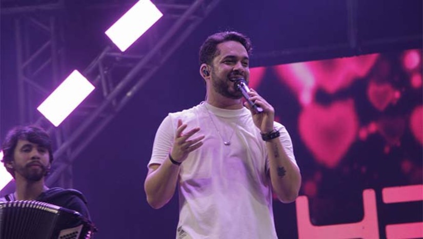 Imagem 1 - Os festejos do padroeiro que acontecem sempre de 10 a 20 de janeiro, tem uma tradição histórico-cultural muito grande, e no formato atual chegará em 2025 a sua 18° edição. O prefeito eleito Givago Barreto, mesmo assumindo o cargo apenas a partir de primeiro de janeiro, não mediu esforços para realizar um grande evento. “O prefeito Juninho realizou um grande evento em 2024, e o povo de Caraúbas e de todo estado também esperava essa continuidade. Por isso nós trabalhamos para termos novamente uma grande festa”, destacou Givago. Imagem 1 - Os festejos do padroeiro que acontecem sempre de 10 a 20 de janeiro, tem uma tradição histórico-cultural muito grande, e no formato atual chegará em 2025 a sua 18° edição. O prefeito eleito Givago Barreto, mesmo assumindo o cargo apenas a partir de primeiro de janeiro, não mediu esforços para realizar um grande evento. “O prefeito Juninho realizou um grande evento em 2024, e o povo de Caraúbas e de todo estado também esperava essa continuidade. Por isso nós trabalhamos para termos novamente uma grande festa”, destacou Givago.