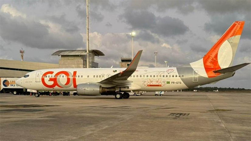 Imagem 1 - RN recebe primeiro voo vindo do Aeroparque Regional Jorge Newbery, na Argentina. O voo inédito pousou às 2h15 deste domingo (05), no Aeroporto de São Gonçalo do Amarante. Com 174 passageiros, o voo G37465 da Gol, é fruto de um trabalho incessante de promoção e fomento ao turismo potiguar desenvolvido pelo Governo do Estado, através da Emprotur. Pela primeira vez na história, Natal tem três frequências semanais da Argentina. Isso, com certeza, representa um incremento significativo na economia do nosso estado”, comemorou a governadora Fátima Bezerra. Imagem 1 - RN recebe primeiro voo vindo do Aeroparque Regional Jorge Newbery, na Argentina. O voo inédito pousou às 2h15 deste domingo (05), no Aeroporto de São Gonçalo do Amarante. Com 174 passageiros, o voo G37465 da Gol, é fruto de um trabalho incessante de promoção e fomento ao turismo potiguar desenvolvido pelo Governo do Estado, através da Emprotur. Pela primeira vez na história, Natal tem três frequências semanais da Argentina. Isso, com certeza, representa um incremento significativo na economia do nosso estado”, comemorou a governadora Fátima Bezerra.