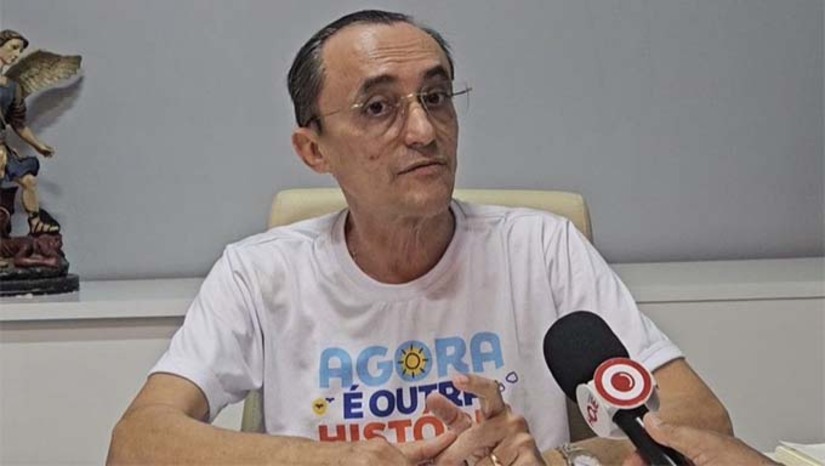 Imagem 1 - Em entrevsita ao Portal Mossoró Hoje, o prefeito Manoel Cunha Neto, Souza, disse que pretende resgatar o turismo na cidade, com a criação de um calendário de eventos. Sobre o Carnaval 2025, Souza disse que no próximo dia 10, durante o lançamento do campeonato de blocos, irá divulgar a atração da festa de escolha do Rei e Rainha do Carnaval, e no dia 19, na praia de Ponta do Mel, será divulgada toda a programação do Carnaval. “Com as atrações divulgadas com antecedência, daremos oportunidade aos turistas poderem se programar e vim pra Areia Branca”, disse. Imagem 1 - Em entrevsita ao Portal Mossoró Hoje, o prefeito Manoel Cunha Neto, Souza, disse que pretende resgatar o turismo na cidade, com a criação de um calendário de eventos. Sobre o Carnaval 2025, Souza disse que no próximo dia 10, durante o lançamento do campeonato de blocos, irá divulgar a atração da festa de escolha do Rei e Rainha do Carnaval, e no dia 19, na praia de Ponta do Mel, será divulgada toda a programação do Carnaval. “Com as atrações divulgadas com antecedência, daremos oportunidade aos turistas poderem se programar e vim pra Areia Branca”, disse.