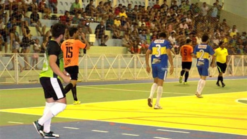 Imagem 1 - As inscrições para os jogos começaram nesta segunda-feria (06) e seguem o dia 13, na sede da Secretaria de Esportes, no Ginásio Vilson Custódio das 08h às 12h e das 14h ás 17h. Na edição de 2025, os Jogos Carnavalescos de Apodi contarão com a modalidade de Futsal com diversas categorias: Futsal Masculino - 1ª e 2ª Divisão, Master 35, futsal feminino e futsal de base. De acordo com o secretario de esportes de Apodi Lucas Oliveira, a expectativa é que 76 equipes se inscrevam para participar dos jogos este ano. “Nossa expectativa é a maior possível, tendo em vista que a premiação desse ano é inédita. Esperamos que o nível eleve e o público seja beneficiado com o espetáculo”, destacou o secretário. Imagem 1 - As inscrições para os jogos começaram nesta segunda-feria (06) e seguem o dia 13, na sede da Secretaria de Esportes, no Ginásio Vilson Custódio das 08h às 12h e das 14h ás 17h. Na edição de 2025, os Jogos Carnavalescos de Apodi contarão com a modalidade de Futsal com diversas categorias: Futsal Masculino - 1ª e 2ª Divisão, Master 35, futsal feminino e futsal de base. De acordo com o secretario de esportes de Apodi Lucas Oliveira, a expectativa é que 76 equipes se inscrevam para participar dos jogos este ano. “Nossa expectativa é a maior possível, tendo em vista que a premiação desse ano é inédita. Esperamos que o nível eleve e o público seja beneficiado com o espetáculo”, destacou o secretário.