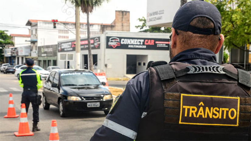 Imagem 1 -  Mossoró intensifica ações de fiscalização com foco na redução de acidentes de trânsito. No último levantamento, pegando os meses finais de 2024, em 90 dias mais de 1.400 acidentes foram registrados, resultando em uma média alarmante de mais de 15 ocorrências por dia, segundo dados do SAMU, do Hospital Regional Tarcísio Maia (HRTM) e do Centro Integrado de Operações de Trânsito e Segurança Pública (Ciots). As vias com maior incidência de acidentes são a avenida João da Escóssia, avenida Presidente Dutra e a rua Seis de Janeiro, na altura da avenida Rio Branco.