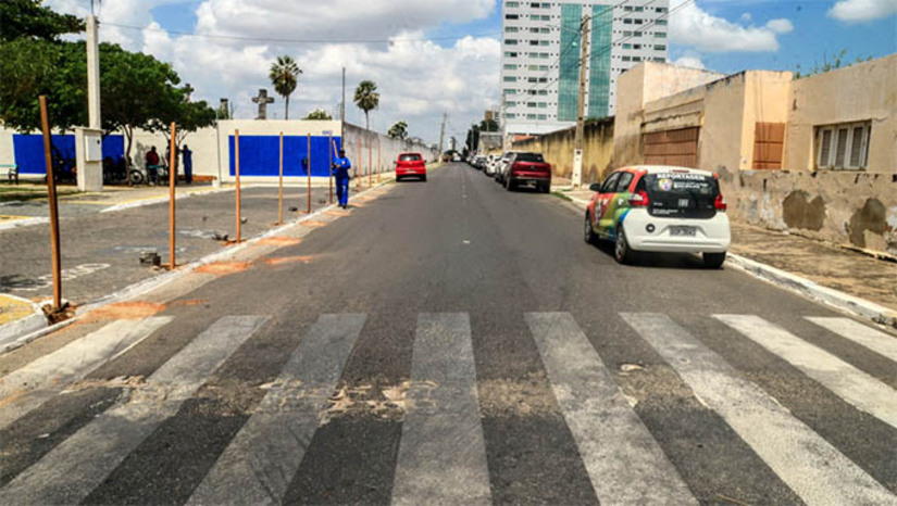 Imagem 1 - Acesso ao Cemitério São Sebastião pela rua Melo Franco será interditado para reforma de praça. Imagem 1 - Acesso ao Cemitério São Sebastião pela rua Melo Franco será interditado para reforma de praça.