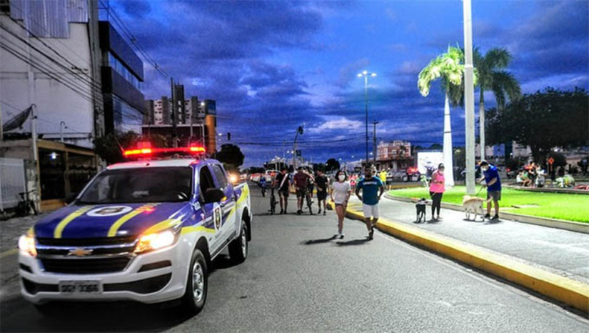 Imagem 1 - Projeto "Viva Rio Branco" será retomado no próximo domingo, 12. De acordo com a Prefeitura de Mossoró, neste primeiro momento, acontecerá apenas a interdição da avenida Rio Branco, no trecho compreendido entre a rua Nísia Floresta e avenida Augusto Severo, no horário habitual das 16h às 19h, para que a população possa praticar suas atividades de forma tranquila, como caminhada, corrida, patinação e ciclismo. A dança, que normalmente acontece durante o horário do “Viva Rio Branco”, tem retorno programado apenas para o mês de fevereiro. Imagem 1 - Projeto "Viva Rio Branco" será retomado no próximo domingo, 12. De acordo com a Prefeitura de Mossoró, neste primeiro momento, acontecerá apenas a interdição da avenida Rio Branco, no trecho compreendido entre a rua Nísia Floresta e avenida Augusto Severo, no horário habitual das 16h às 19h, para que a população possa praticar suas atividades de forma tranquila, como caminhada, corrida, patinação e ciclismo. A dança, que normalmente acontece durante o horário do “Viva Rio Branco”, tem retorno programado apenas para o mês de fevereiro.
