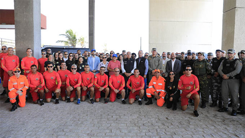 Imagem 1 -  “Operação Verão 2025” terá investimento de R$ 10 milhões e atuação de 1.300 policiais por dia no RN. A operação envolve a Polícia Militar, Polícia Civil, Corpo de Bombeiros, ITEP e Detran, com o objetivo de prover ações integradas da segurança pública e de trânsito no litoral do Rio Grande do Norte, em parceria com municípios e órgãos federais. As atividades irão combater o porte ilegal de armas de fogo, furtos e roubos a turistas, veranistas, moradores e comerciantes, furtos e roubos de veículos, tráfico de drogas, exploração sexual infanto-juvenil, crimes ambientais como poluição sonora, embriaguez ao volante, perturbação do sossego e outras modalidades de delitos no período de 09 de janeiro a 27 de fevereiro.