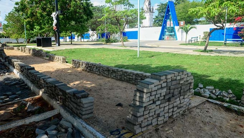 Imagem 1 - A iniciativa atende a uma recomendação do Ministério Público do Rio Grande do Norte (MPRN) que determinou ajustes para melhoria na acessibilidade do equipamento público, visando proporcionar mais acessibilidade ao local. ‘’Estamos atendendo a determinação judicial e já iniciamos a obra para adequações na praça para promover mais acessibilidade à população’’, pontuou Rodrigo Lima, secretário de Infraestrutura. Imagem 1 - A iniciativa atende a uma recomendação do Ministério Público do Rio Grande do Norte (MPRN) que determinou ajustes para melhoria na acessibilidade do equipamento público, visando proporcionar mais acessibilidade ao local. ‘’Estamos atendendo a determinação judicial e já iniciamos a obra para adequações na praça para promover mais acessibilidade à população’’, pontuou Rodrigo Lima, secretário de Infraestrutura.