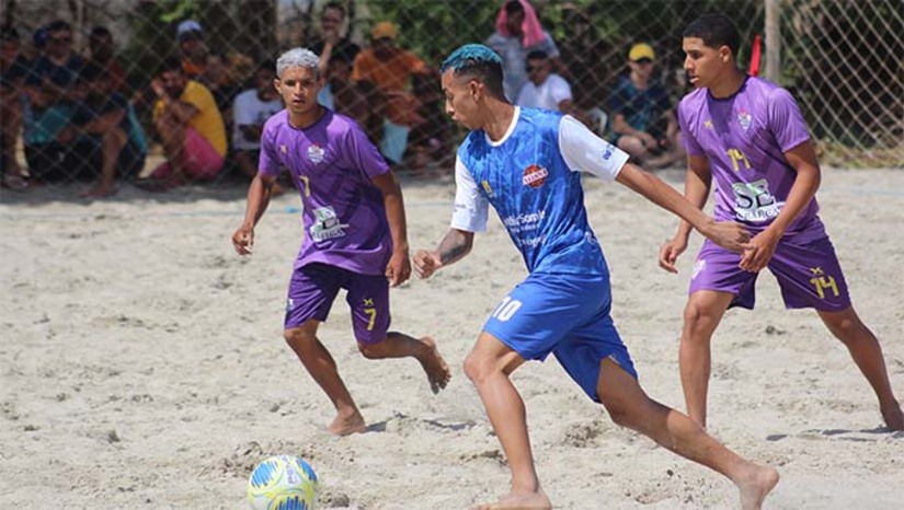 Imagem 1 -  Com uma grande estrutura montada na praia de Pernambuquinho, as equipes classificadas na categoria master foram: Conveniência (Grossos) x E o jeito (Pernambuquinho). Na categoria aberto, disputam a final as equipes: E o jeito (Pernambuquinho) x Nossa Zona (Areia Alvas). Além do Beach Soccer, no próximo domingo também competem as equipes de Vôlei, Futvoley e o campeonato de Taekwondo. Os Jogos de Verão finalizam no prÓximo domingo (26), com a entrega de R$ 25 mil em premiação para as equipes vencedoras, e o show da banda Grafith.