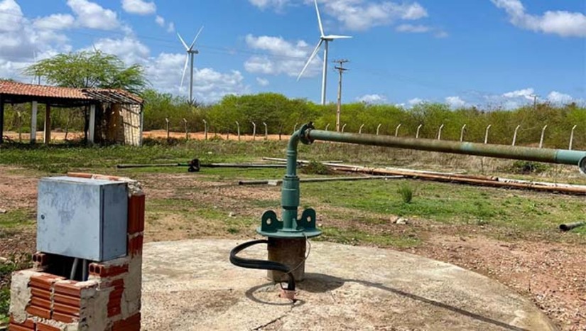 Imagem 1 - A falta de água tem causado transtornos à população das comunidades afetadas, que dependem do poço para as atividades diárias. Segundo informações, a manutenção do equipamento é de responsabilidade da Companhia de Águas e Esgotos do Rio Grande do Norte (Caern), que ainda não realizou os reparos necessários para restabelecer o funcionamento do sistema. Imagem 1 - A falta de água tem causado transtornos à população das comunidades afetadas, que dependem do poço para as atividades diárias. Segundo informações, a manutenção do equipamento é de responsabilidade da Companhia de Águas e Esgotos do Rio Grande do Norte (Caern), que ainda não realizou os reparos necessários para restabelecer o funcionamento do sistema.