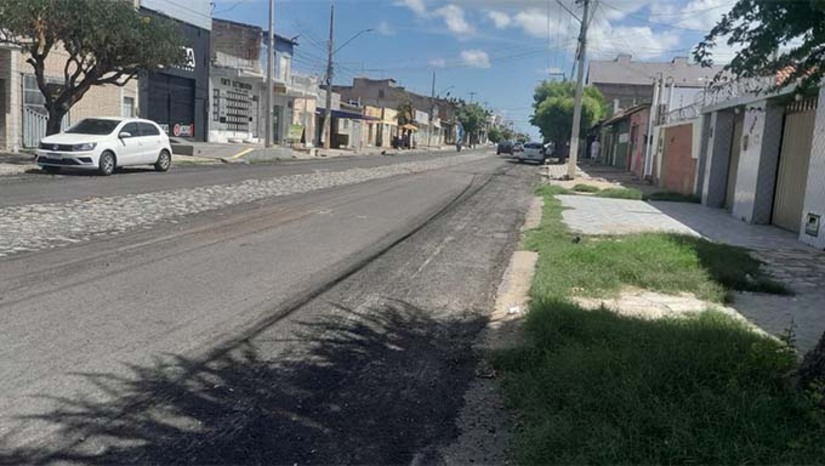 Imagem 1 -  A avenida foi liberada no trecho entre a Delfim Moreira e a Rodrigues Alves, no bairro Bom Jardim. Segundo a Companhia, o serviço foi concluído antes do previsto e a próxima fase da obra será a limpeza dos entulhos. A previsão é que a aplicação do asfalto seja feita a partir de sexta-feira (07), dia que haverá uma nova interdição no trecho.  Durante a aplicação do asfalto a via será interditada por partes, e a medida que o serviço for sendo realizado os trechos serão liberados para diminuir os impactos no trânsito. 
