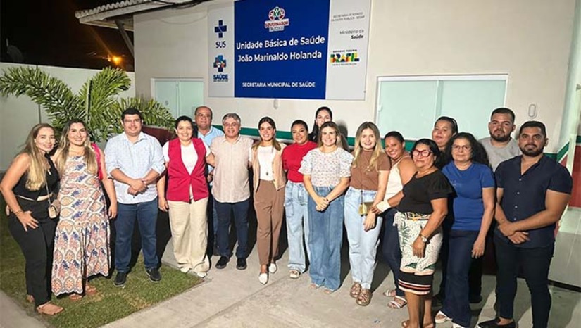 Imagem 1 - A gestão do prefeito Dr. Artur Vale investiu mais de R$ 314 mil em recursos próprios do Município na obra de reforma e de adequações às normas do Corpo de Bombeiros e também de acessibilidade, garantindo mais segurança para usuários e servidores da UBS. O prefeito atentou que a sua gestão investe em saúde quase o dobro do que é exigido por lei, saltando de 15% para 30% do orçamento. “Estamos no caminho certo, com um avanço significativo, salto gigantesco na saúde pública do município e vamos continuar avançando”, assegurou Dr. Artur. Imagem 1 - A gestão do prefeito Dr. Artur Vale investiu mais de R$ 314 mil em recursos próprios do Município na obra de reforma e de adequações às normas do Corpo de Bombeiros e também de acessibilidade, garantindo mais segurança para usuários e servidores da UBS. O prefeito atentou que a sua gestão investe em saúde quase o dobro do que é exigido por lei, saltando de 15% para 30% do orçamento. “Estamos no caminho certo, com um avanço significativo, salto gigantesco na saúde pública do município e vamos continuar avançando”, assegurou Dr. Artur.