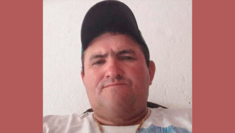 Imagem 1 - Natural de Caraúbas-rn, a vítima é conhecida por Pé de Bola e estava se deslocando numa motocicleta do Sítio Salgado na direção da cidade de Campo Grande-RN, quando estava perto da BR 110, foi baleado várias vezes e morreu no local. Caso será investigado pela Polícia Civil. Imagem 1 - Natural de Caraúbas-rn, a vítima é conhecida por Pé de Bola e estava se deslocando numa motocicleta do Sítio Salgado na direção da cidade de Campo Grande-RN, quando estava perto da BR 110, foi baleado várias vezes e morreu no local. Caso será investigado pela Polícia Civil.