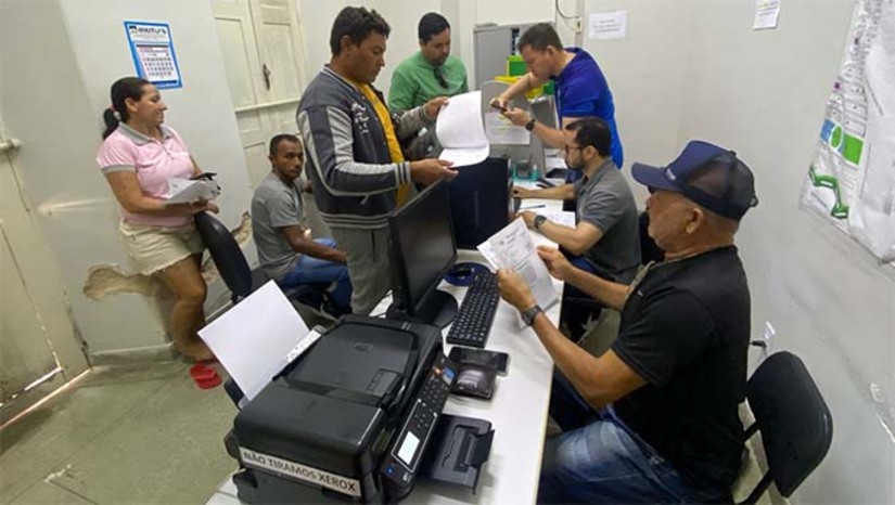 Imagem 1 - De acordo com a secretária de Finanças de Apodi, Clébia Marinho, a expectativa é cadastrar cerca 120 comerciantes. Além disso, um decreto municipal será publicado para garantir a isenção aos comerciantes locais. O cadastro acontece naSecretaria Municipal de Tributação e Finanças, que funciona na Prefeitura de Apodi, das 08h às 13h, com documentos pessoais (RG e CPF) e comprovante de residência atualizado. As incrições seguem até o próximo dia 14. A festa em Apodi começa na sexta-feira (28), com Xand Avião, Jonas Esticado e Banda Inala. No sábado (1º), o trio elétrico traz Lambasaia, seguidos de Natanzinho Lima, Wiu, Marcynho Sensação, e Dário Villa. Imagem 1 - De acordo com a secretária de Finanças de Apodi, Clébia Marinho, a expectativa é cadastrar cerca 120 comerciantes. Além disso, um decreto municipal será publicado para garantir a isenção aos comerciantes locais. O cadastro acontece naSecretaria Municipal de Tributação e Finanças, que funciona na Prefeitura de Apodi, das 08h às 13h, com documentos pessoais (RG e CPF) e comprovante de residência atualizado. As incrições seguem até o próximo dia 14. A festa em Apodi começa na sexta-feira (28), com Xand Avião, Jonas Esticado e Banda Inala. No sábado (1º), o trio elétrico traz Lambasaia, seguidos de Natanzinho Lima, Wiu, Marcynho Sensação, e Dário Villa.