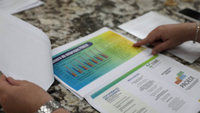 Imagem 1 -  Empresas beneficiadas pelo Proedi geraram 4.167 empregos no segundo semestre de 2024 no RN. O saldo de empregos gerados em 2024 passou de 51.812 para 55.979, fechando o ano com a participação de 65% das empresas do RN no programa que obteve 44 novas adesões entre junho e dezembro de 2024, totalizando 302 indústrias participantes ao mecanismo de incentivo fiscal criado em 2019 pelo Governo do Estado, em substituição ao Programa de Apoio ao Desenvolvimento Industrial do RN (PROADI). Os dados constam no relatório disponibilizado nesta quarta-feira (19), no site da Secretaria do Desenvolvimento Econômico, da Ciência, da Tecnologia e da Inovação do RN (SEDEC).