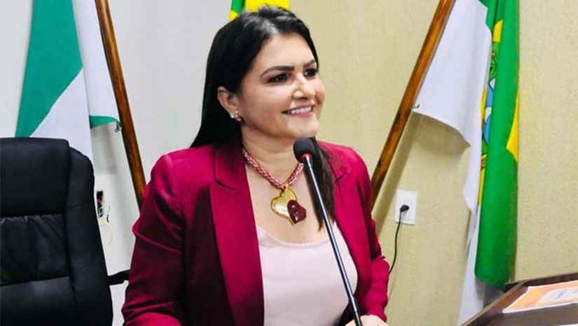 Imagem 1 - A prefeita Lidiane destacou o avanço em áreas essenciais como saúde, educação e infraestrutura, fruto de um trabalho dedicado e comprometido com a população de Tibau. Grandes investimentos em infraestrutura também foram anunciados. Após a conclusão da Avenida Pedro Marques de Oliveira, a construção de uma nova avenida interligando o lado leste da cidade já está em andamento, com previsão de 6km de extensão e ciclovia. Imagem 1 - A prefeita Lidiane destacou o avanço em áreas essenciais como saúde, educação e infraestrutura, fruto de um trabalho dedicado e comprometido com a população de Tibau. Grandes investimentos em infraestrutura também foram anunciados. Após a conclusão da Avenida Pedro Marques de Oliveira, a construção de uma nova avenida interligando o lado leste da cidade já está em andamento, com previsão de 6km de extensão e ciclovia.