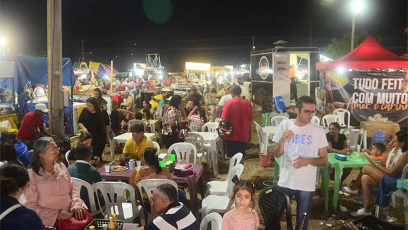 Imagem 1 - Festa do Bode: maior caprifeira do Rio Grande do Norte será realizada de 7 a 10 de agosto de 2025. A festa é promovida pela Prefeitura de Mossoró, através da Secretaria Municipal de Agricultura e Desenvolvimento Rural (Seadru) e faz parte do Calendário Estadual de Exposições Agropecuárias. A data, que segue no segundo final de semana de agosto, foi definida nesta semana em reunião realizada em Natal que definiu o calendário de eventos no Rio Grande do Norte. Imagem 1 - Festa do Bode: maior caprifeira do Rio Grande do Norte será realizada de 7 a 10 de agosto de 2025. A festa é promovida pela Prefeitura de Mossoró, através da Secretaria Municipal de Agricultura e Desenvolvimento Rural (Seadru) e faz parte do Calendário Estadual de Exposições Agropecuárias. A data, que segue no segundo final de semana de agosto, foi definida nesta semana em reunião realizada em Natal que definiu o calendário de eventos no Rio Grande do Norte.