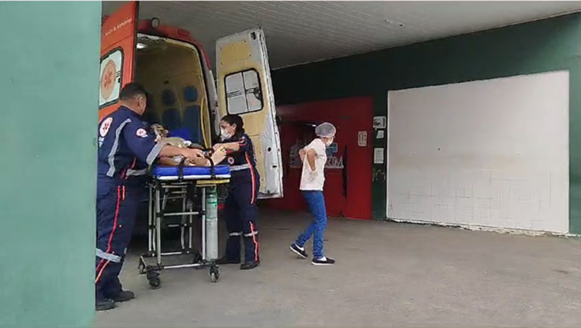 Imagem 1 - Em Baraúna-RN, Douglas da Silva, de 27 anos, foi morto por dois homens que fugiram numa motocicleta. No conjunto Vingt Rosado, em Mossoró, o preso de Justiça José Leandro da Silva Miguel, de 31 anos, foi morto dentro de casa na madrugada deste sábado. Já na madrugada deste domingo, um assaltante atirou na polícia e terminou morto na região do Pirrichil, em Mossoró-RN. Por volta das 10 horas deste domingo, um homem foi morto a tiros no cruzamento das ruas Artur Bernardes com Noêmia Chaves, no bairro Barrocas. Ocorrência em andamento. Imagem 1 - Em Baraúna-RN, Douglas da Silva, de 27 anos, foi morto por dois homens que fugiram numa motocicleta. No conjunto Vingt Rosado, em Mossoró, o preso de Justiça José Leandro da Silva Miguel, de 31 anos, foi morto dentro de casa na madrugada deste sábado. Já na madrugada deste domingo, um assaltante atirou na polícia e terminou morto na região do Pirrichil, em Mossoró-RN. Por volta das 10 horas deste domingo, um homem foi morto a tiros no cruzamento das ruas Artur Bernardes com Noêmia Chaves, no bairro Barrocas. Ocorrência em andamento.